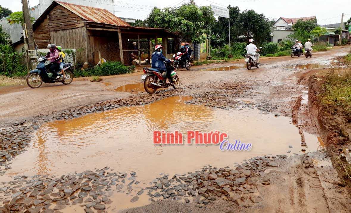 Khổ vì đường liên xã