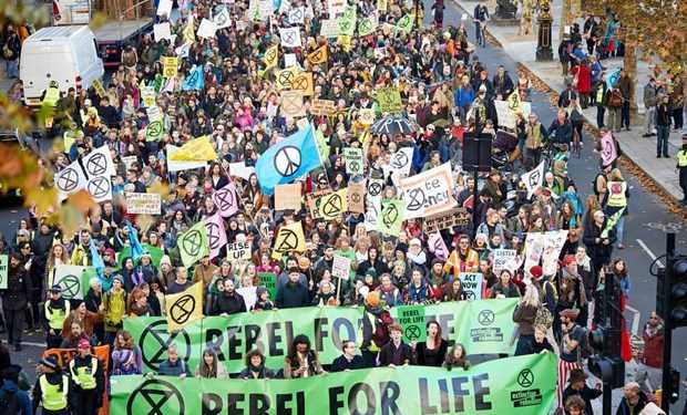 Anh: Biểu tình chống biến đổi khí hậu chưa có dấu hiệu giảm nhiệt