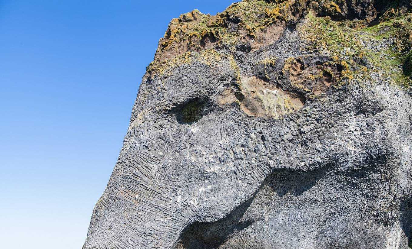 Ghềnh đá đĩa khổng lồ có hình dạng giống con voi ở Iceland