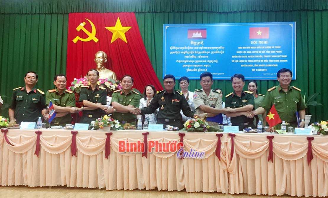 Giao ban lực lượng vũ trang 6 huyện bi&ecirc;n giới