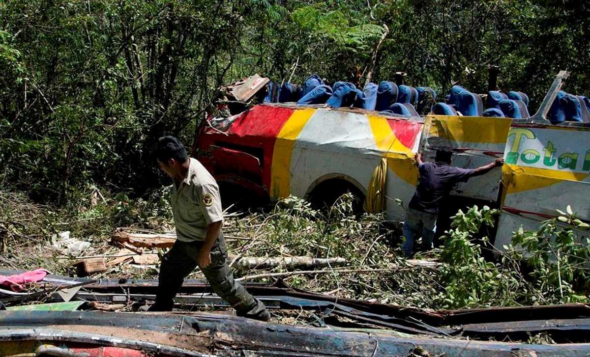 Bolivia: Xe buýt rơi xuống hẻm núi, gần 50 người thương vong