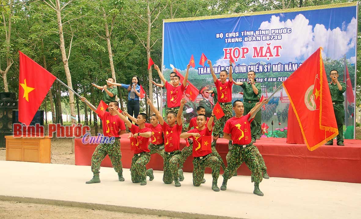 Tự h&agrave;o trong ng&agrave;y họp mặt