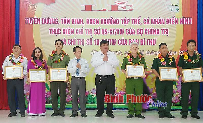 Chơn Th&agrave;nh, Ph&uacute; Riềng tuy&ecirc;n dương điển h&igrave;nh học v&agrave; l&agrave;m theo B&aacute;c