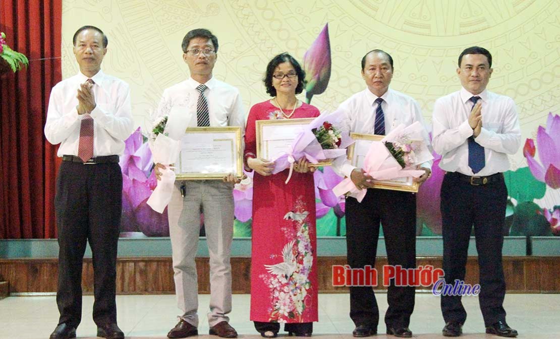 Th&agrave;nh ủy Đồng Xo&agrave;i sơ kết 3 năm thực hiện Chỉ thị 05-CT/TW