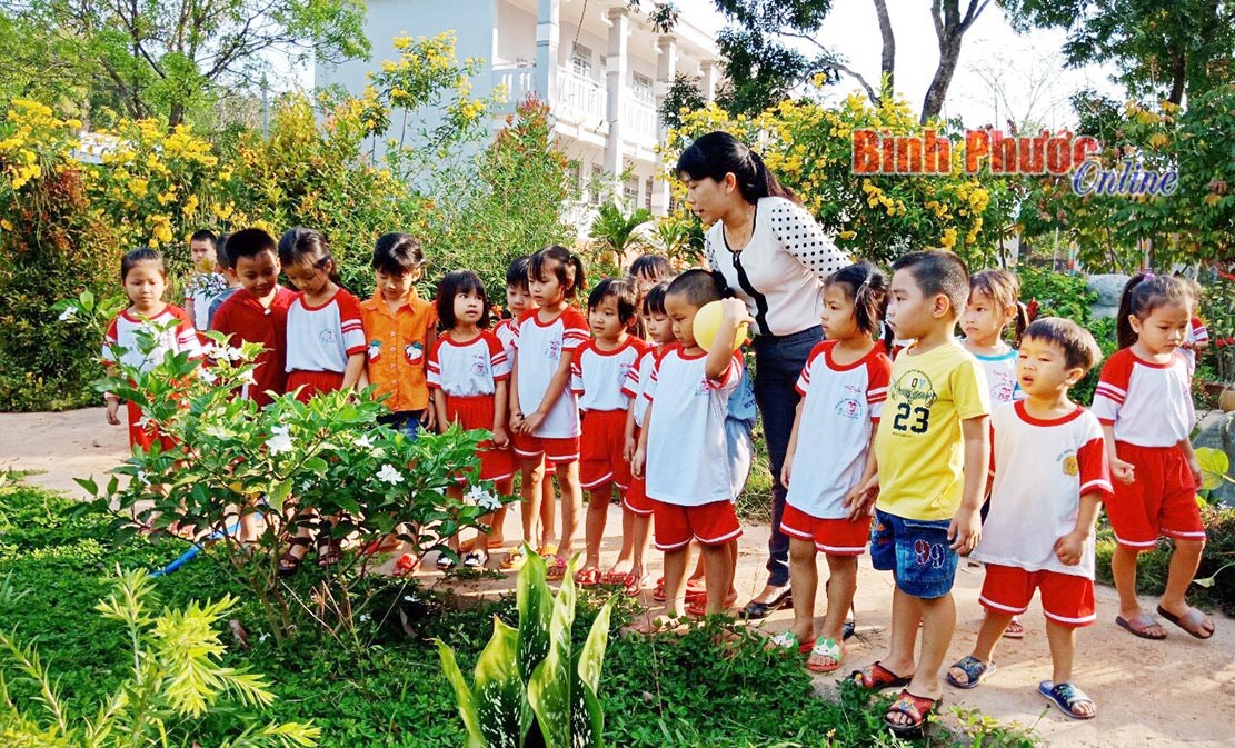 Dạy trẻ bằng cả tấm l&ograve;ng