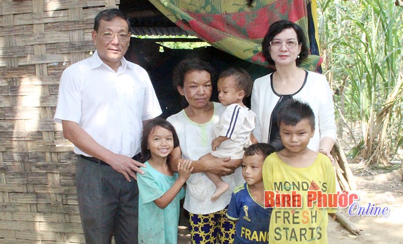 Huy động mọi nguồn lực gi&uacute;p hộ DTTS tho&aacute;t ngh&egrave;o bền vững