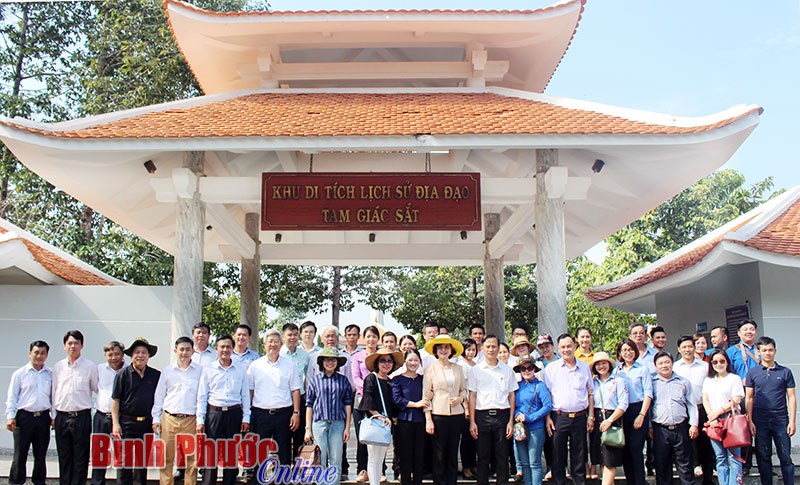 Du khảo về nguồn nh&acirc;n dịp kỷ niệm 70 năm Ng&agrave;y th&agrave;nh lập Ban Tuy&ecirc;n huấn Thủ Dầu Một