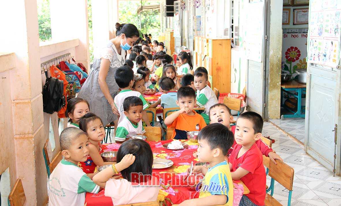 100% trẻ Trường mẫu giáo Thanh Bình được ăn bán trú