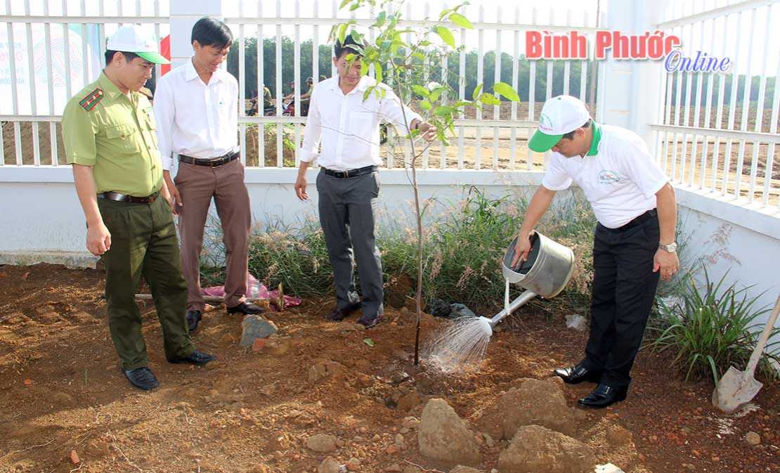 Ph&aacute;t động lễ trồng c&acirc;y đời đời nhớ ơn B&aacute;c Hồ năm 2019