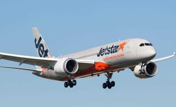 Một máy bay Boeing 787 của Jetstar Airways gặp sự cố về động cơ