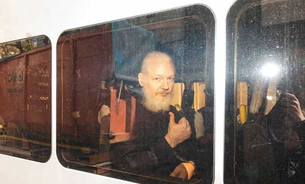 Ecuador sẽ trao tài liệu về ông chủ WikiLeaks Julian Assange cho Mỹ