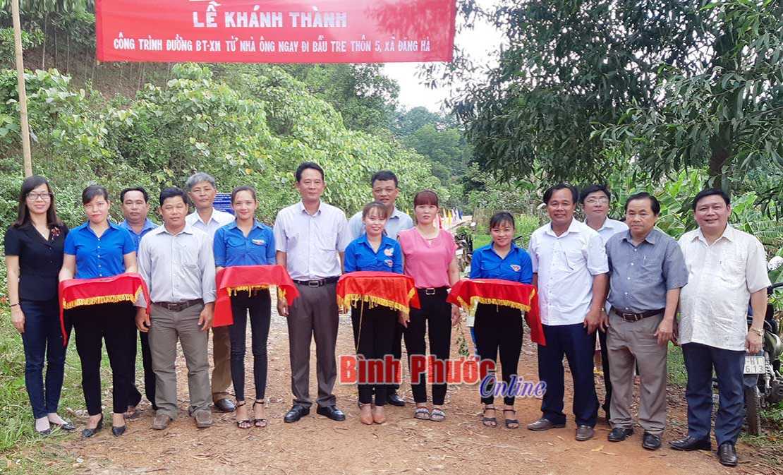 Khánh thành con đường nghĩa tình tại xã Đăng Hà