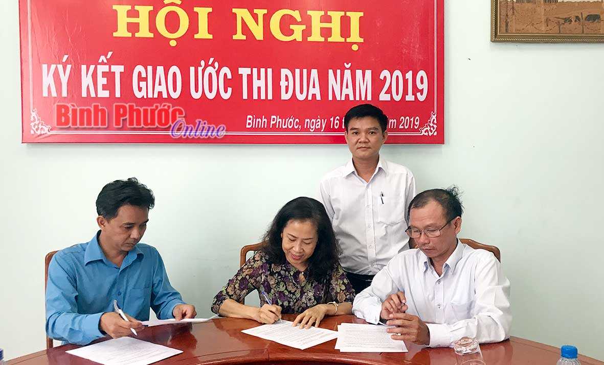 3 c&ocirc;ng đo&agrave;n ng&agrave;nh k&yacute; kết giao ước thi đua