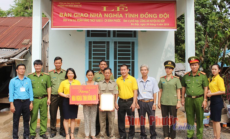 Trao nhà nghĩa tình đồng đội ở Lộc Ninh, Bù Đốp