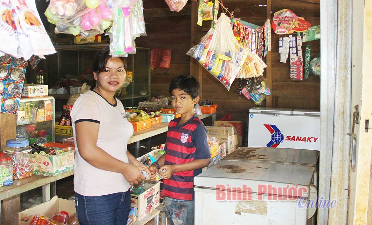 Nỗ lực vươn l&ecirc;n tho&aacute;t ngh&egrave;o 