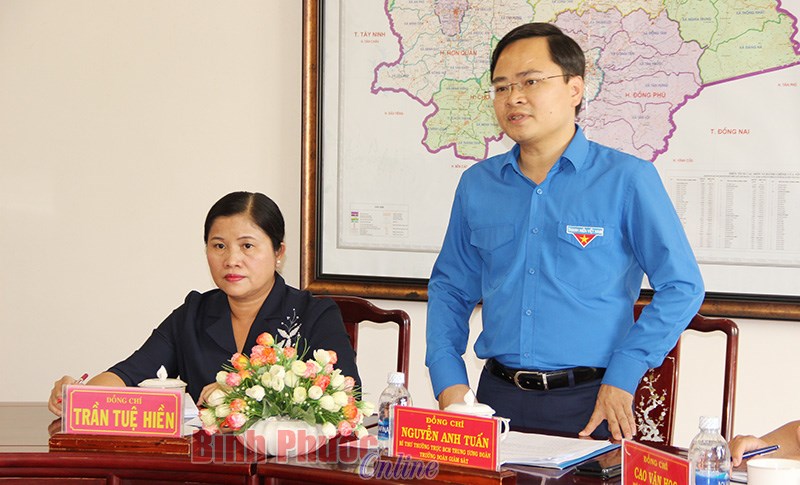 Đo&agrave;n c&ocirc;ng tác của Trung ương Đo&agrave;n l&agrave;m vi&ecirc;̣c với Ban Thường vụ Tỉnh ủy