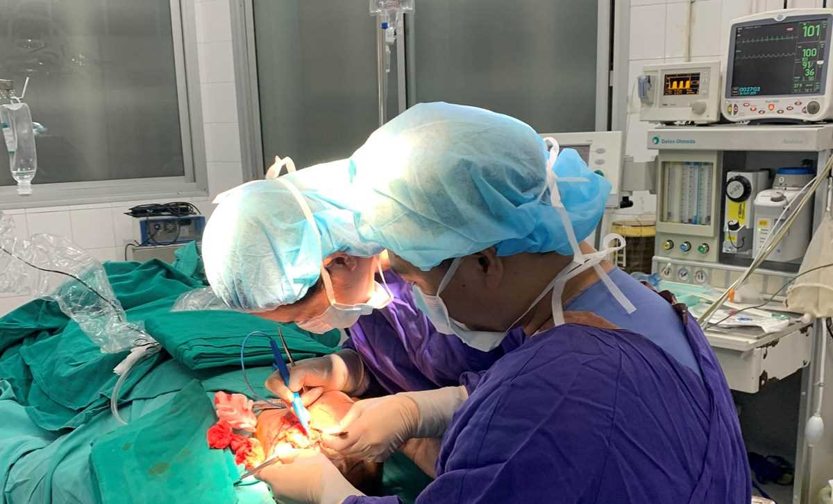 Phẫu thuật tạo hình tai nhân tạo sớm cho trẻ chỉ mới 4 đến 5 tuổi