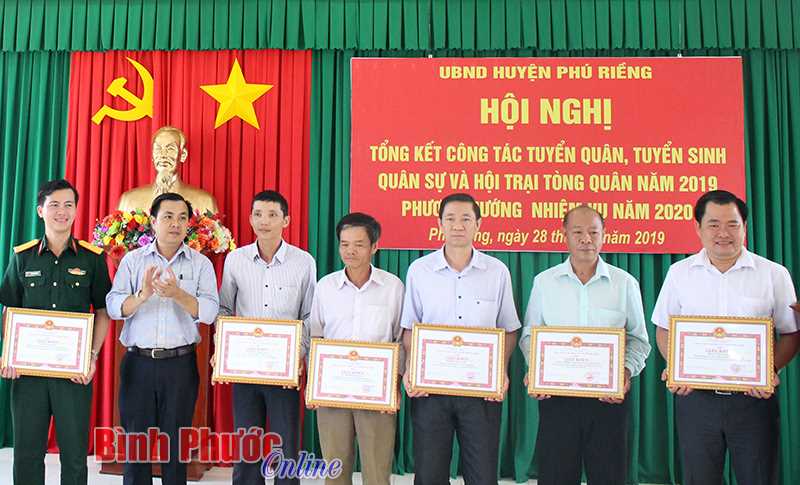Ph&uacute; Riềng ho&agrave;n th&agrave;nh tốt c&ocirc;ng t&aacute;c gọi c&ocirc;ng d&acirc;n nhập ngũ