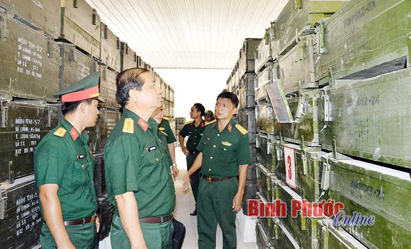 Qu&acirc;n khu 7 kiểm tra c&ocirc;ng t&aacute;c an to&agrave;n vệ sinh lao động