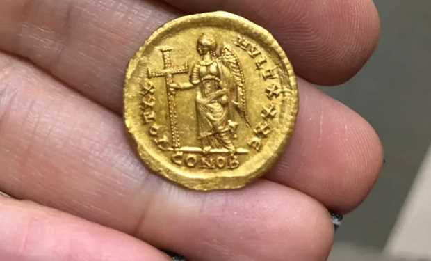Phát hiện đồng tiền vàng niên đại 1.600 năm tuổi tại Israel