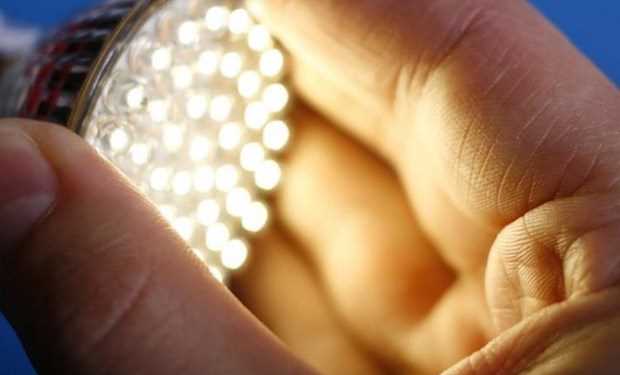 Cảnh báo những nguy cơ của đèn LED đối với sức khỏe con người