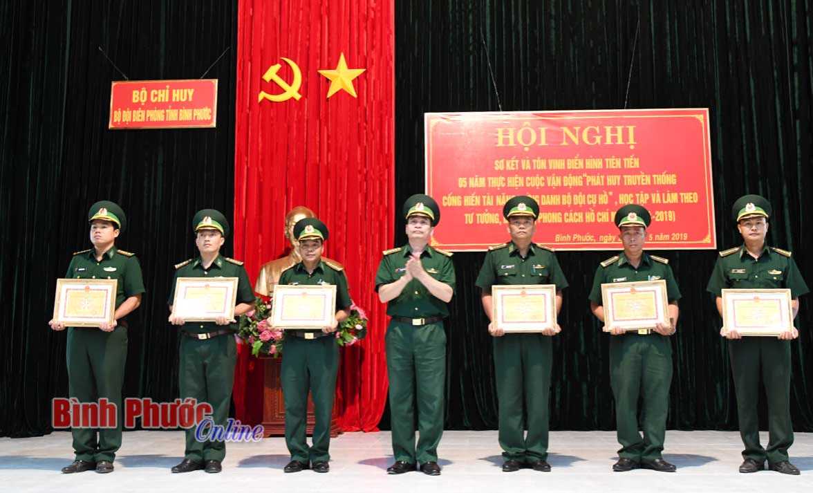 B&ocirc;̣ đ&ocirc;̣i bi&ecirc;n phòng t&ocirc;n vinh điển h&igrave;nh ti&ecirc;n tiến