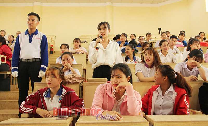 Tập huấn kiến thức an toàn giao thông và kỹ năng lái xe an toàn