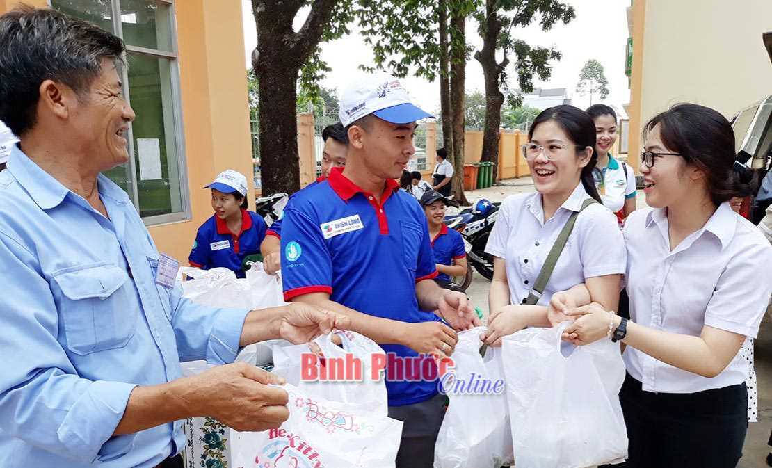 Ấm lòng mỗi mùa thi