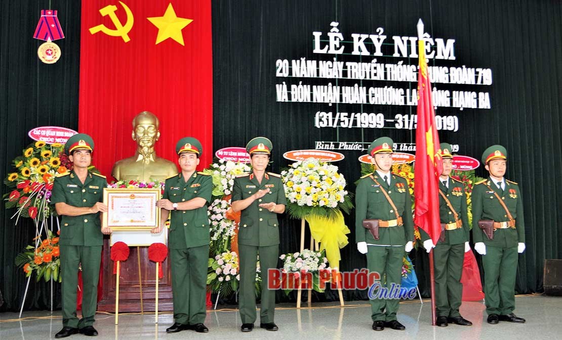 Trung đo&agrave;n 719 đ&oacute;n nhận Hu&acirc;n chương Lao động hạng Ba