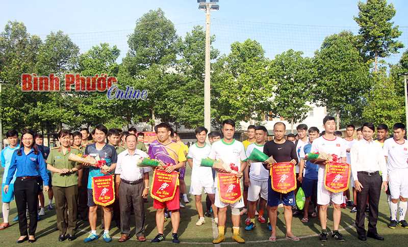 Cụm thi đua số 3 tổ chức giải b&oacute;ng đ&aacute; thường ni&ecirc;n