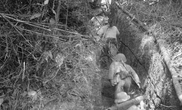 Chiến thắng Điện Bi&ecirc;n Phủ: Chiến h&agrave;o - B&agrave;n đạp tiến c&ocirc;ng thuận lợi