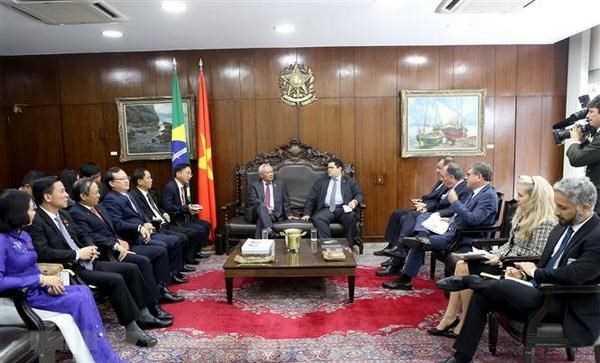 Việt Nam v&agrave; Brazil tăng cường hợp t&aacute;c trong lĩnh vực lập ph&aacute;p