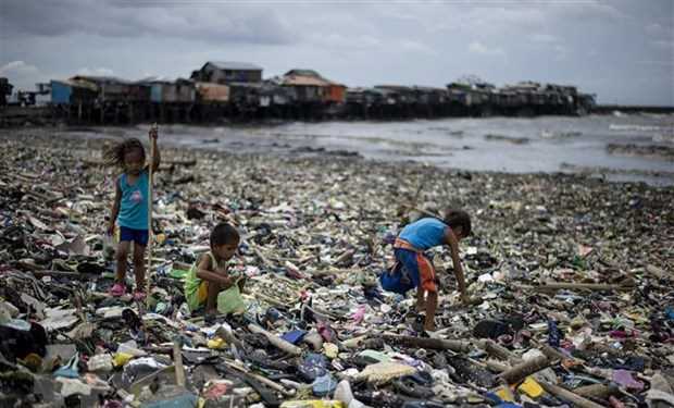 Thủ tướng Nhật cam kết hợp tác với ASEAN giải quyết nạn rác thải biển