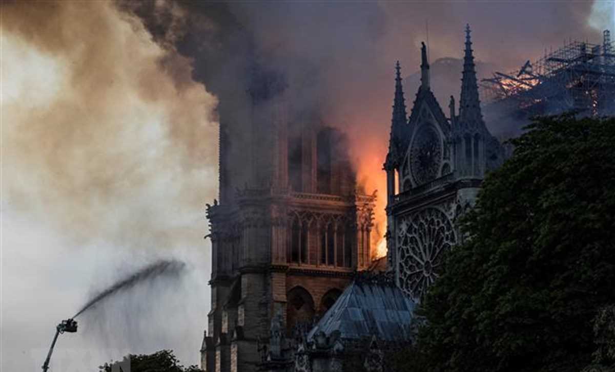 Cấu trúc Nhà thờ Đức Bà Paris được bảo vệ nguyên vẹn sau vụ cháy