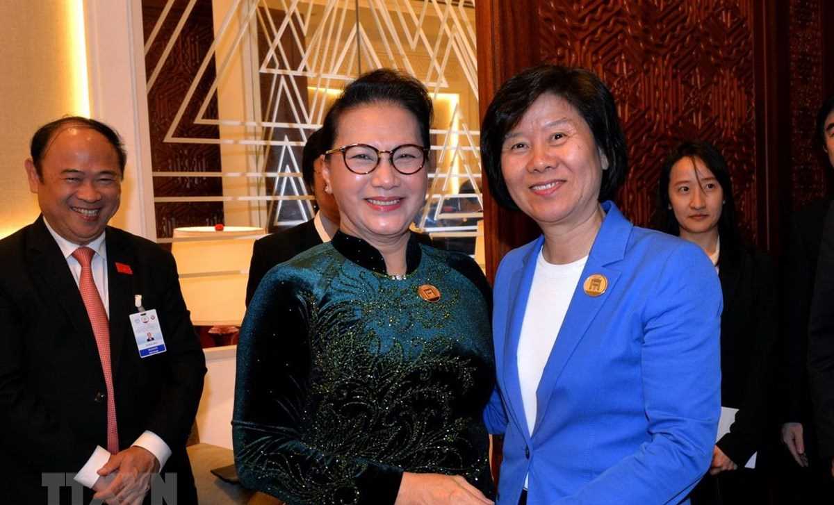 Chủ tịch Quốc hội tiếp Ph&oacute; Ủy vi&ecirc;n trưởng Nh&acirc;n đại Trung Quốc