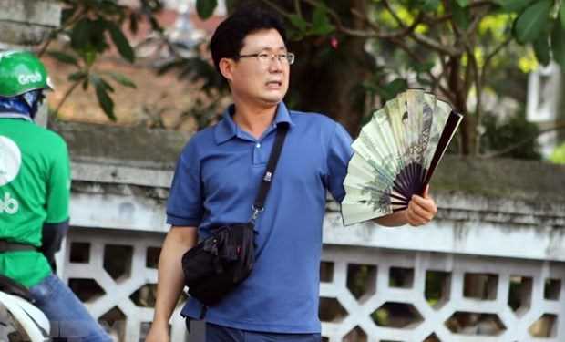 Nắng nóng gay gắt tiếp tục ở Bắc Bộ và Trung Bộ, nhiệt độ hơn 40 độ C