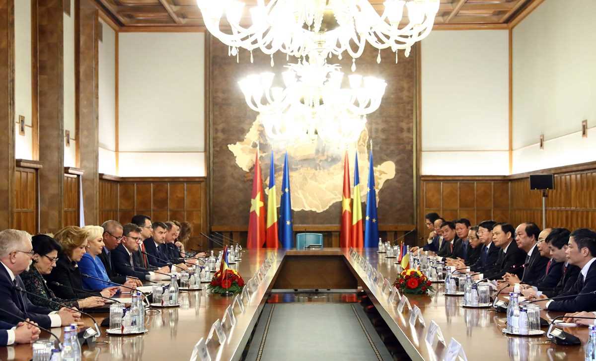 Thủ tướng Nguyễn Xu&acirc;n Ph&uacute;c hội đ&agrave;m với Thủ tướng Romania