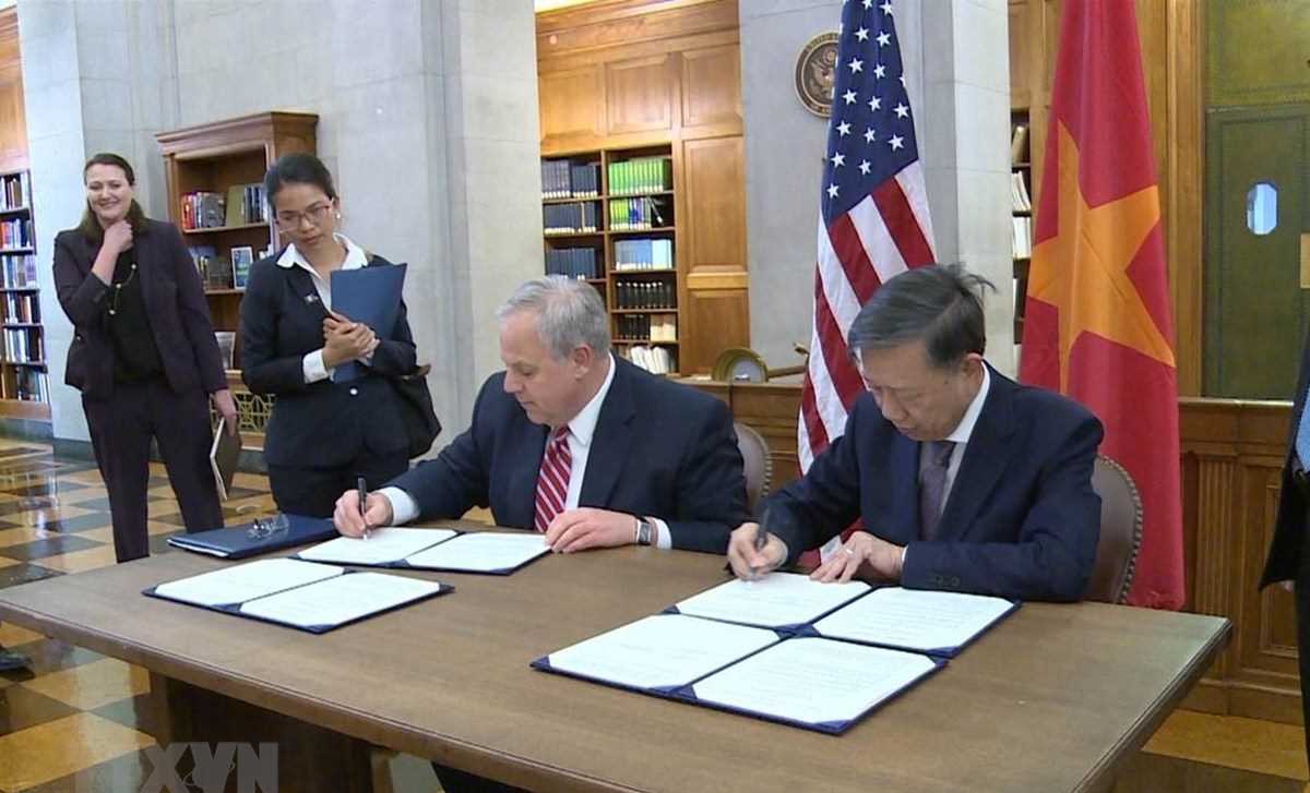 Th&uacute;c đẩy hợp t&aacute;c giữa Bộ C&ocirc;ng an Việt Nam v&agrave; Bộ Nội vụ Hoa Kỳ