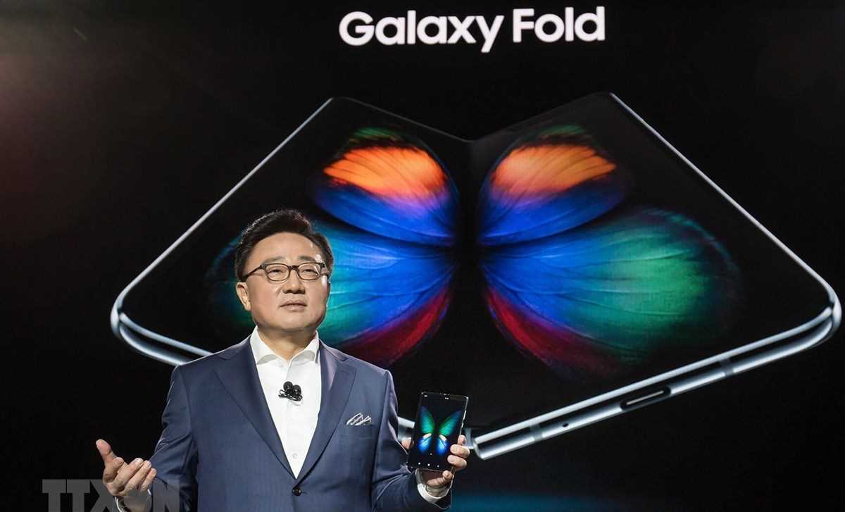Samsung sắp mở đặt hàng trước điện thoại gập Galaxy Fold