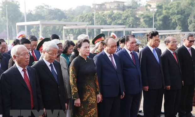 L&atilde;nh đạo Đảng, Nh&agrave; nước đặt v&ograve;ng hoa v&agrave; v&agrave;o Lăng viếng B&aacute;c