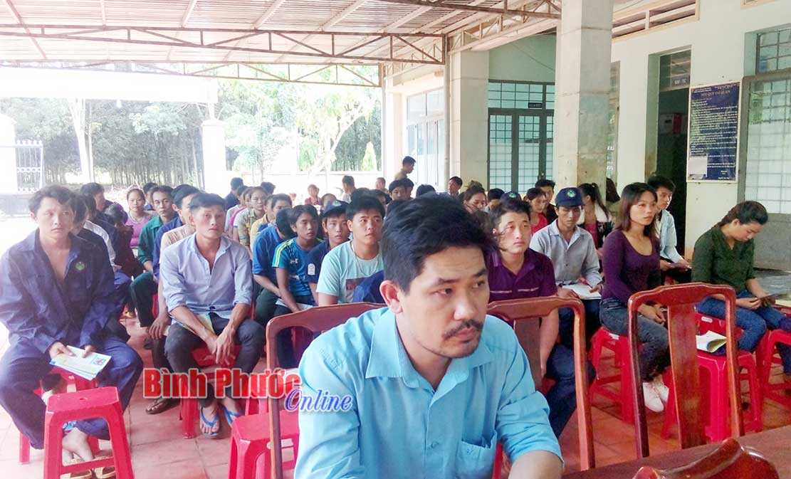 Tuyên truyền pháp luật lao động và công đoàn cho công nhân cao su