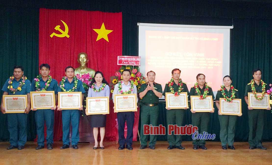 B&igrave;nh Long t&ocirc;n vinh 14 tập thể, c&aacute; nh&acirc;n điển h&igrave;nh ti&ecirc;n tiến