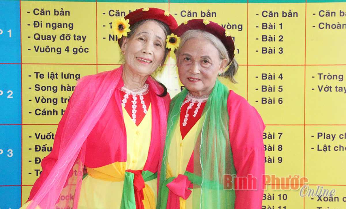 Văn h&oacute;a, văn nghệ gi&uacute;p người cao tuổi vui, khỏe