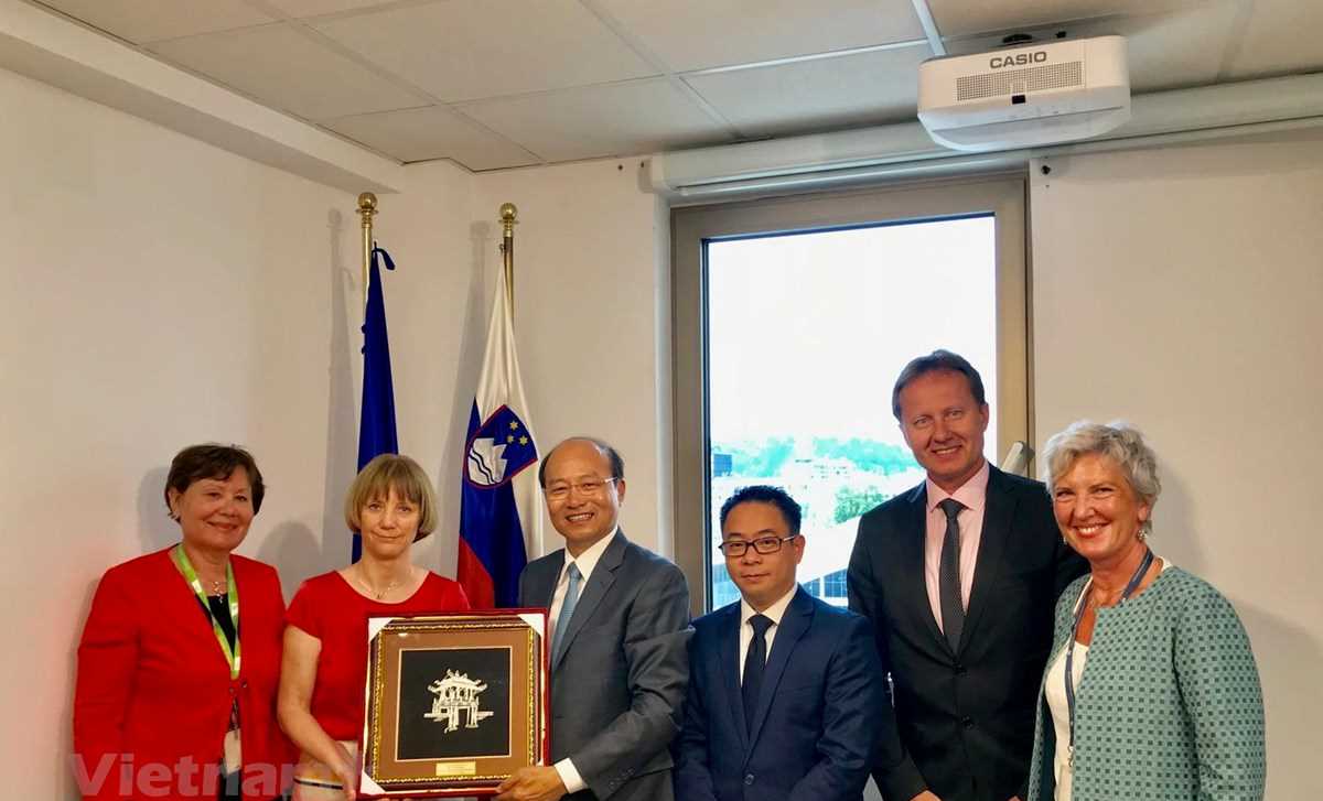 Việt Nam v&agrave; Slovenia tăng cường quan hệ song phương