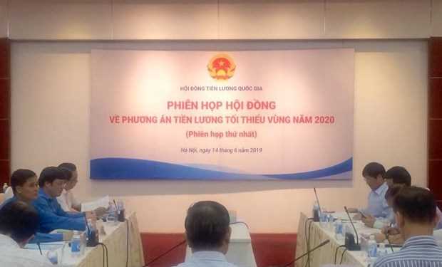 Họp Hội đồng Tiền lương quốc gia: Tăng lương năm 2020 c&oacute; 'c&aacute;n đ&iacute;ch'?