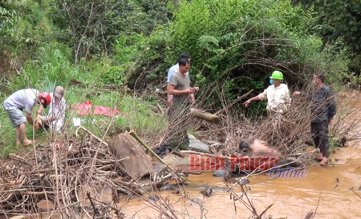 Đã tìm thấy thi thể cháu bé 10 tuổi nghi bị nước cuốn trôi