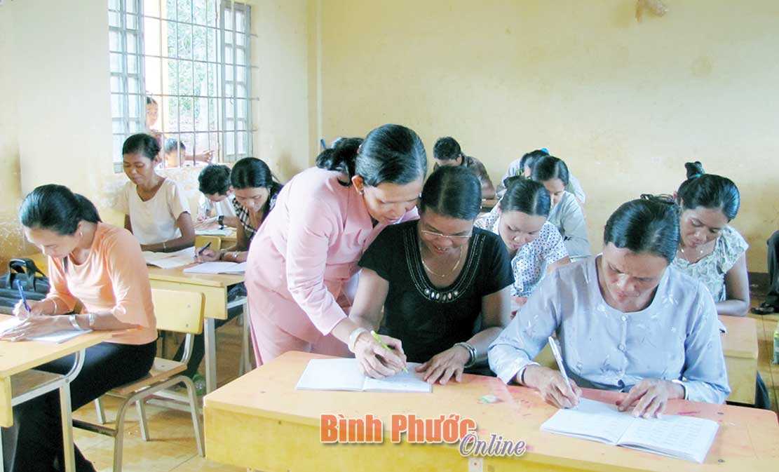 Điều tra, thu thập th&ocirc;ng tin thực trạng kinh tế, x&atilde; hội 53 DTTS