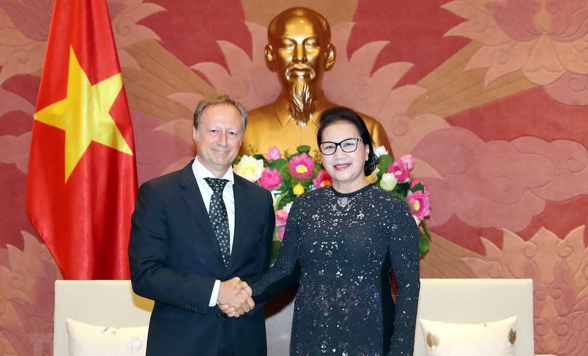 Th&uacute;c đẩy ph&ecirc; chuẩn sớm hai hiệp định thương mại Việt Nam-EU