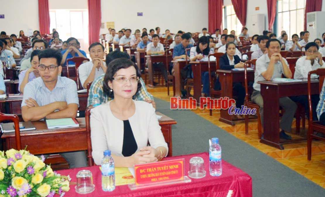 140 học vi&ecirc;n dự lớp bồi dưỡng c&aacute;n bộ nguồn quy hoạch cấp ủy huyện v&agrave; tương đương