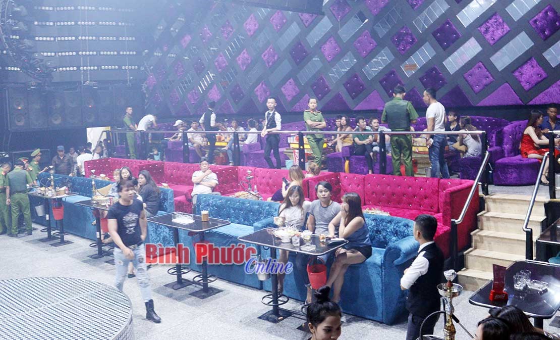 34 người dương t&iacute;nh với ma t&uacute;y, chủ qu&aacute;n bar Latin bị phạt 15 triệu đồng